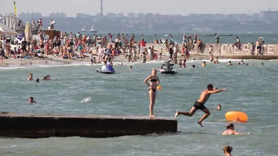 Фотографии девушек на пляжах Одессы: летняя атмосфера