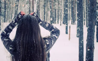 Зимние моменты: Фотографии девушек со спины