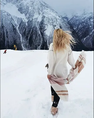 Исключительные фото: Девушки в горах под зимним сиянием