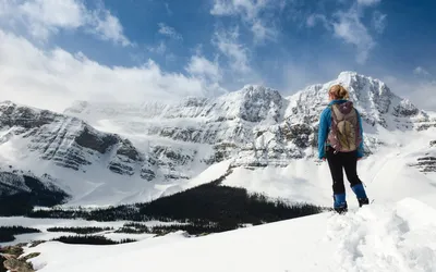 Зимние краски: Фотографии девушек в горах для каждого вкуса