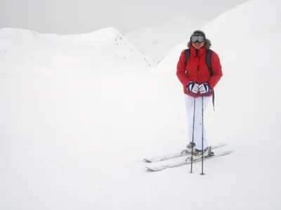 Зимние фотогеничные кадры: Девушки в горах для скачивания