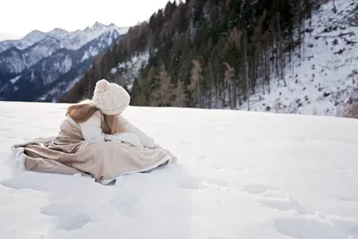 Зимние моменты красоты: Изысканные фотографии девушек с выбором формата