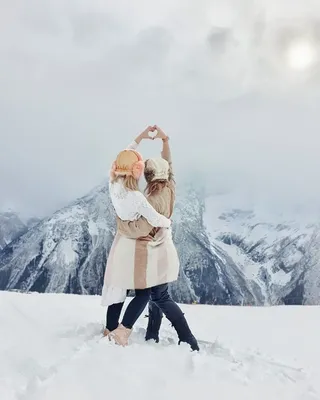 Фотографии зимней красоты: Девушки в горах в высоком разрешении