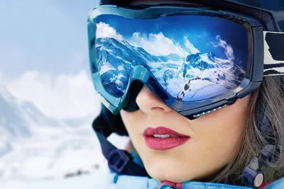 Ледяные вдохновения: Девушки в зимних горах на ваших экранах