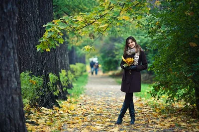 Романтика природы: фото девушек, окутанных атмосферой загадочного леса