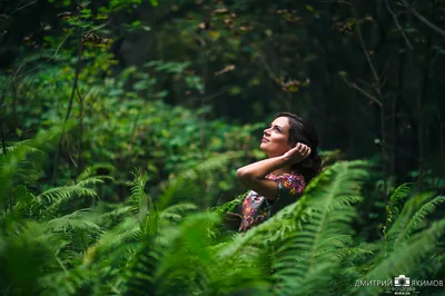 Фото на айфон: девушки, окруженные лесной красотой
