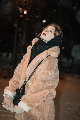 Зимние моменты: Девушки в пальто