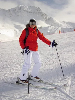 25. Зимний фристайл: Картинки дам на лыжах в различных форматах