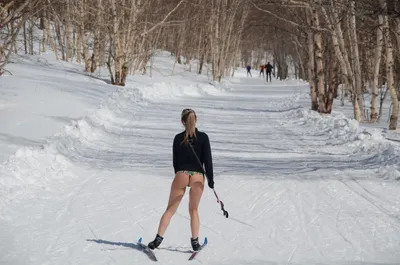 4. Ветры зимних гор: Фотографии девушек на лыжах