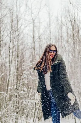 Фото девушек со снегом: 37 зимних моментов
