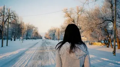 Девушки на фоне зимы: Спина на аватарке