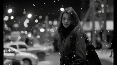 Зимний вечер и обрамление снегом: Фото девушки в формате WebP