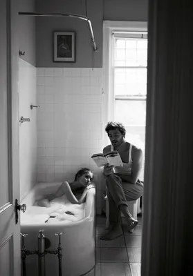 Фото девушки и парня в ванной - выберите формат для скачивания (JPG, PNG, WebP)