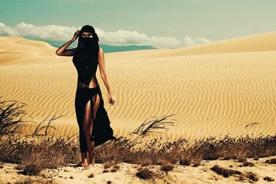 Новое изображение девушки в пустыне - скачать бесплатно