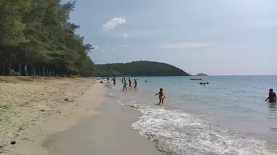 Девушки на пляжах Таиланда: выберите размер и формат изображения для скачивания