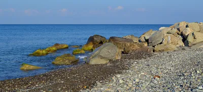 Фото дикого пляжа в Сочи - снимки с водными видами спорта на пляже