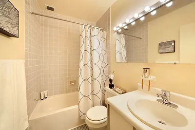Вдохновляющие фотографии с дизайном кафельной плитки в ванной комнате