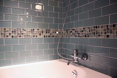 Стильные варианты дизайна кафельной плитки в ванной комнате: фотообзор