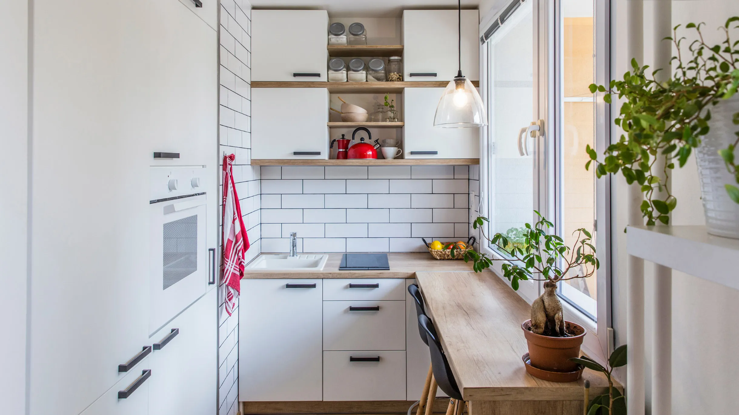 Дизайн маленькой кухни 2024: идеи + фото трендов