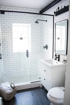Фото ванной комнаты с использованием стильных аксессуаров