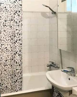 Вдохновляющие фото с различными вариантами дизайна маленькой ванной комнаты с использованием плиткой