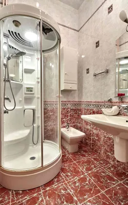 Фото ванной комнаты с душевой кабиной с минималистическим дизайном