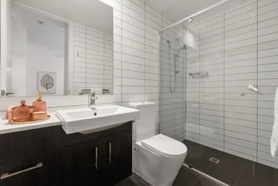 Картинка совмещенной ванной комнаты в Full HD