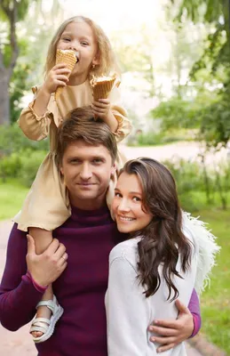 Скачать бесплатно фото Дмитрий Пчела и его жена в хорошем качестве