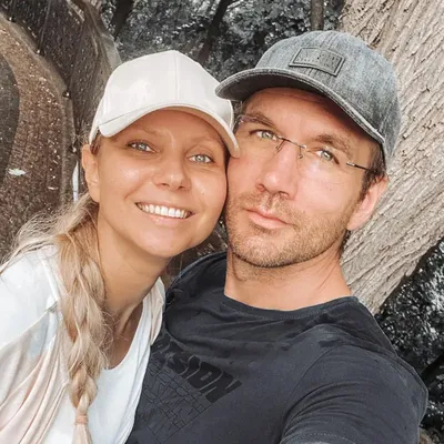 Дмитрий пчела и его жена фотографии
