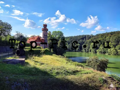 HD фотография дома на берегу реки: ощущение полного присутствия в природе