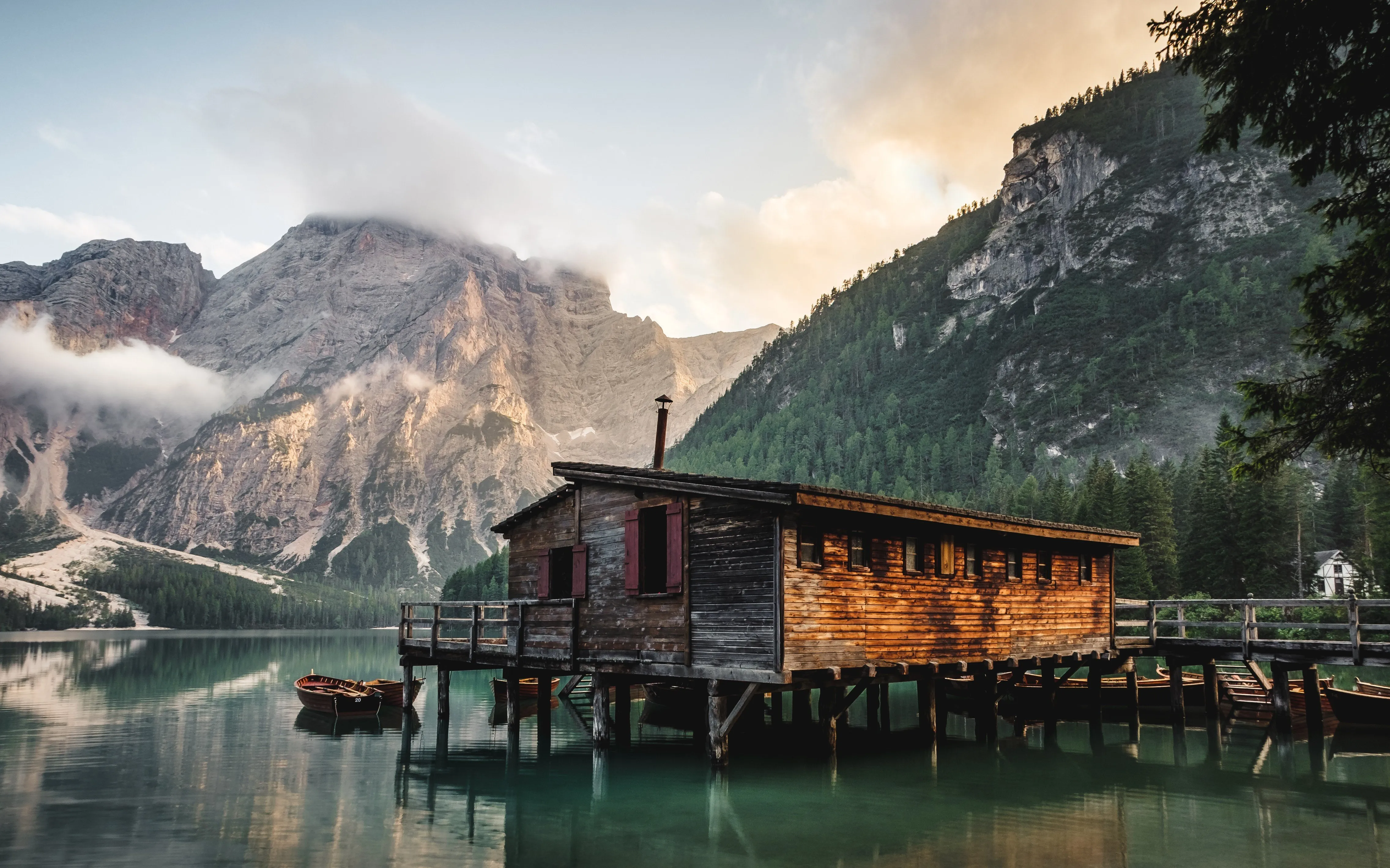 Фотка дома на горе с прекрасным пейзажем | Дом на горе Фото №1051834 скачать