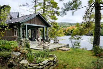Природа во всей красе - фото дома у озера.