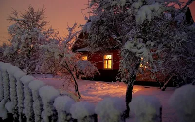Зимний пейзаж с деревенским домом