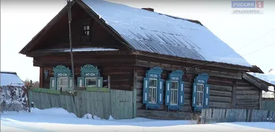Зимняя атмосфера: домик в деревне