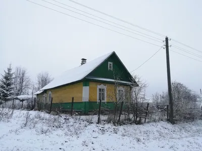 Деревенский дом под снегом: выберите формат