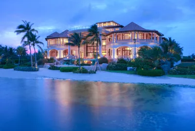 Арт-рисунок дома в Майами с океанским фоном