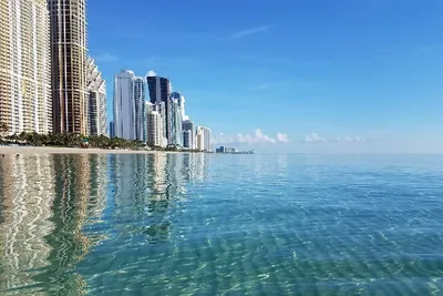 4K рисунок: дом в Майами с видом на океан