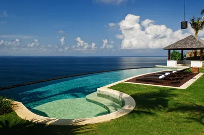 Изображение дома с панорамным видом на океан: Фото в Full HD качестве.