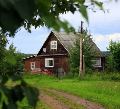 Зимний район: Фото деревенского дома в зимнем пейзаже