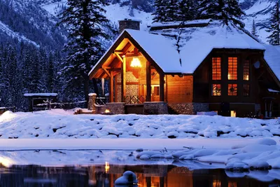 Зимний домик в горах: Фото уединенного зимнего уголка