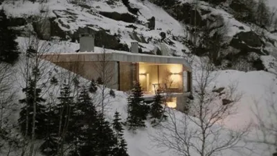 Зимний домик в горах: Фото уединенного зимнего уголка