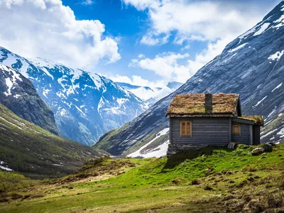 Скачивайте фото домика в горах в формате PNG - без потери качества