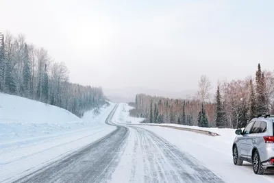 Зимний путь: фото заснеженной трассы для обоев