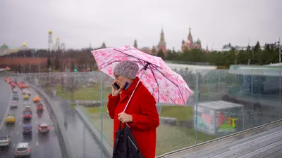 Фотографии дождливой Москвы: обои на телефон и рабочий стол