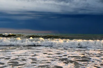 Волшебный момент: Дождь проникает в море