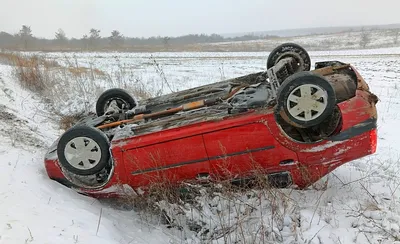 Зимние Фотографии Дорожных Происшествий: Лед и Холод Воспламеняют Драму