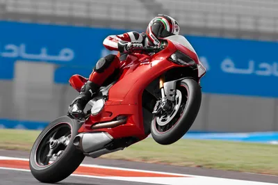 Изумительные фотографии Ducati 1199 Panigale1 - выбирайте свой формат скачивания