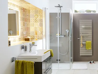 Фото дизайна ванной комнаты с душем вместо ванны