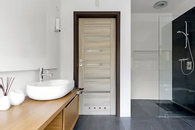 Изображения дверей для ванной комнаты в разных стилях