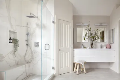 Стильные решения для дверей ванной комнаты на фото